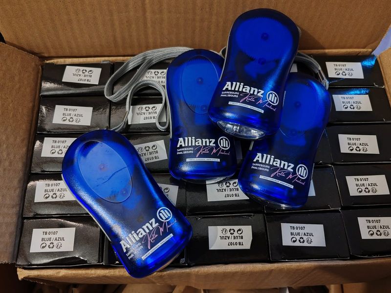 Lampes dynamo Allianz dans leur emballage